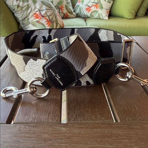 Marc Jacobs Olive Canvas Tote with Striped Strap PLUS bonus Camo Strap NWOT - Picture 7 of 7